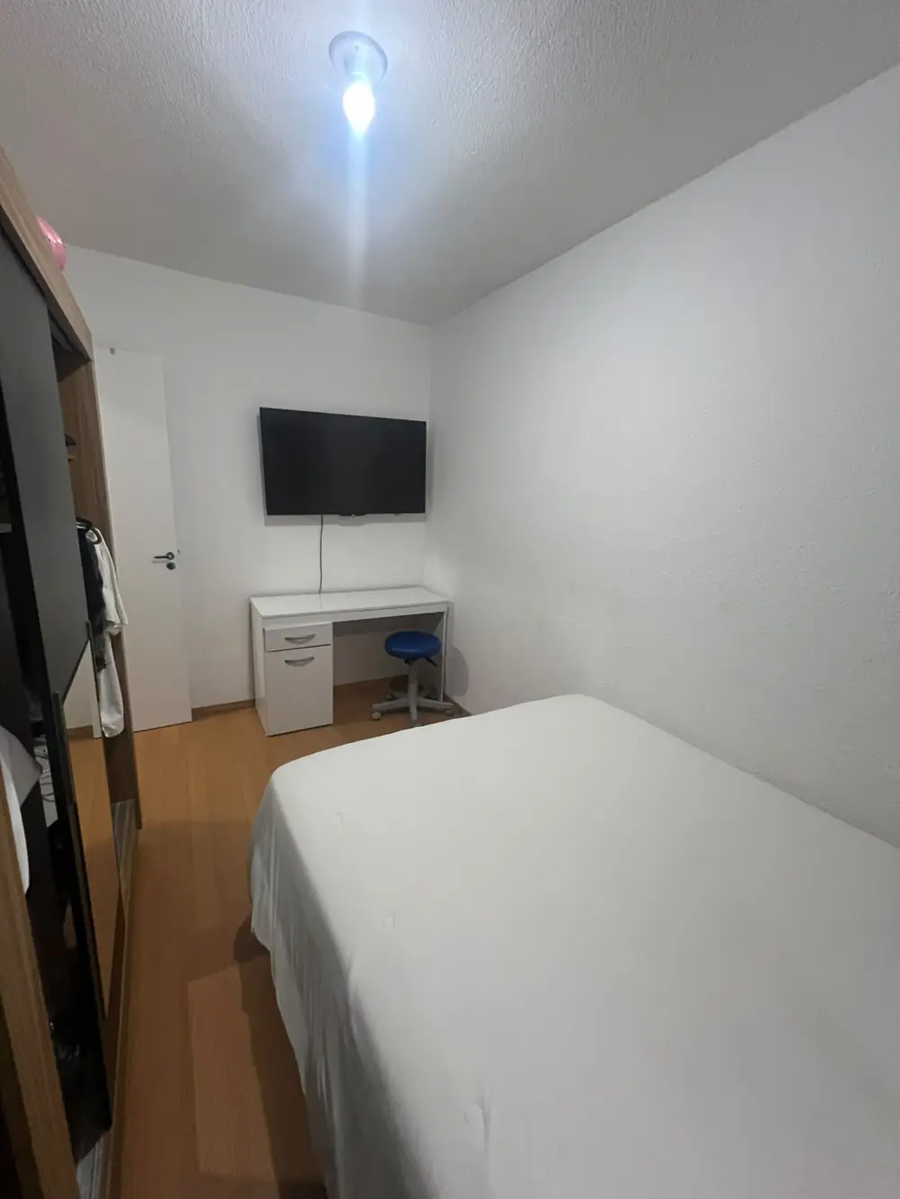 Quarto da unidade, vista da TV